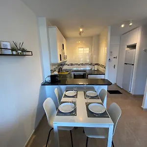 Con Espectacular Vista, Piscinas, Recep 24 Hs Apartment